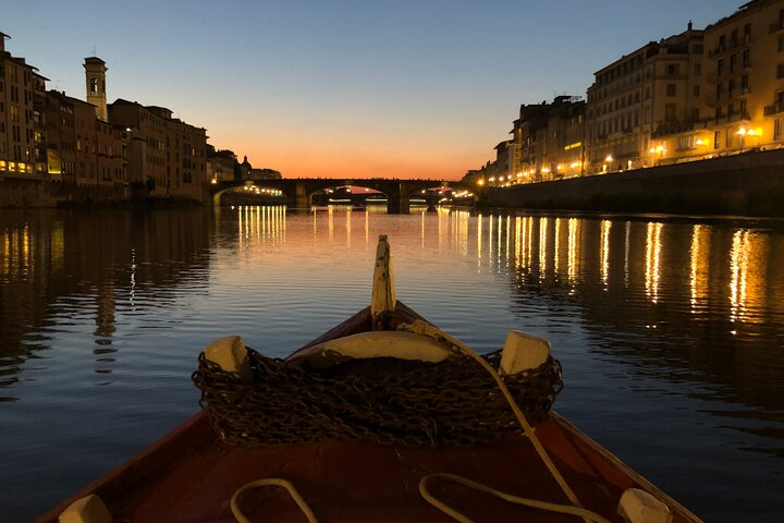 Hystorical boats along the Arno