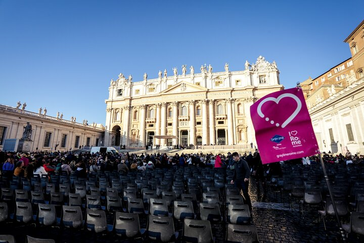 Papal Audience with Pope Francis in Vatican City - Photo 1 of 9