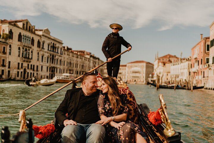 Private Gondola Ride with Professional Photographer in Venice - Photo 1 of 25