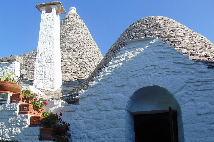 Trullo Sovrano - in the courtyard