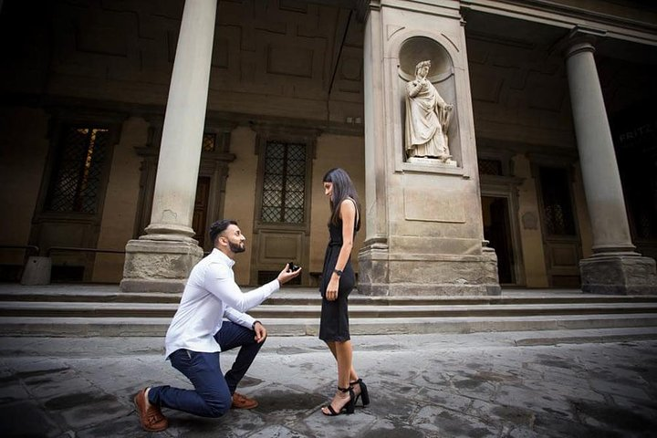 Private Photo Session with a Local Photographer in Pisa - Photo 1 of 10