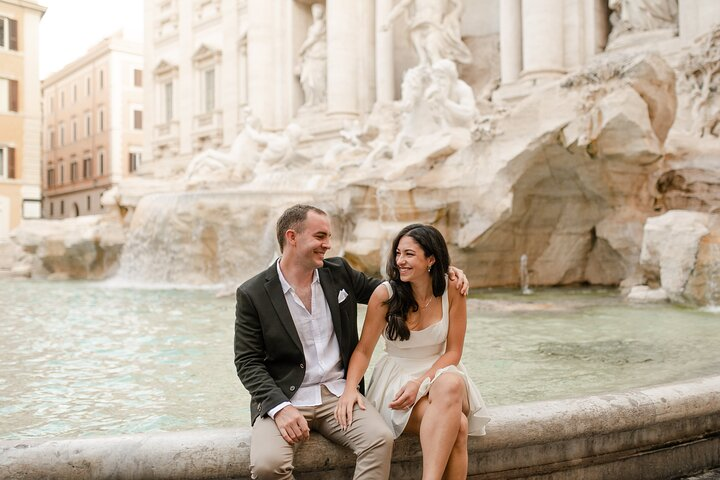 Private Sunny Photoshoot with a Local in the Heart of Rome - Photo 1 of 15