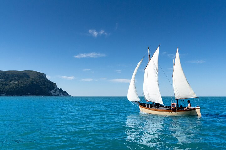 Private Traditional Sailboat Tour with Lunch in Numana - Photo 1 of 20