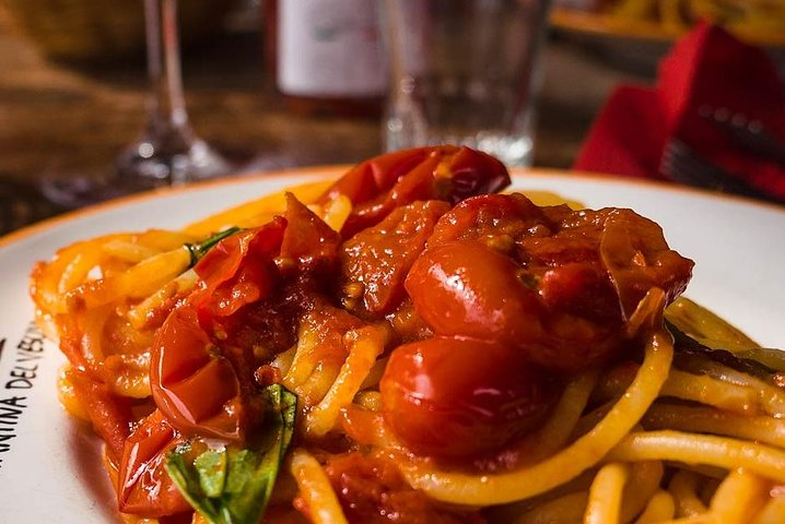 Spaghetti with tomato sauce