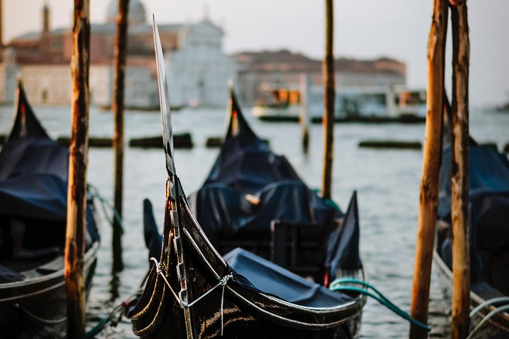 Proposal Gondola Ride in Venice with hotel pickup - Photo 1 of 5