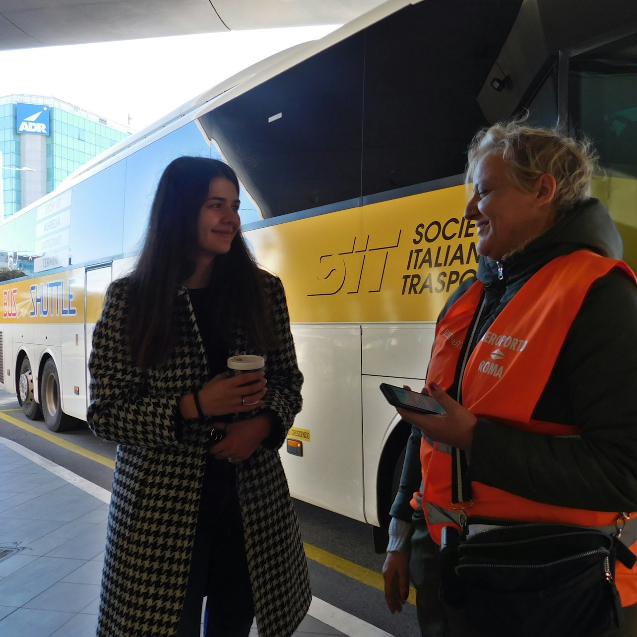 Rome: Fiumicino Airport from/to Rome + Public Transport Pass - Photo 1 of 5