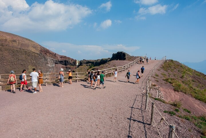 Hiking Way to the Vesuvius