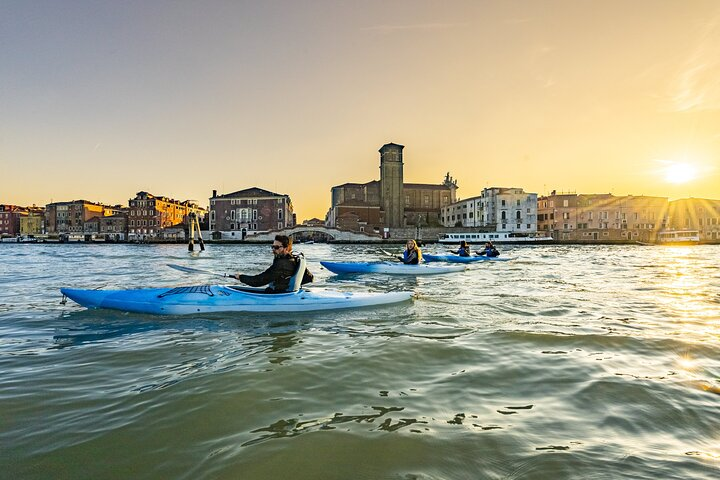 Sunset Kayak Class in Venice: intermediate training in the city  - Photo 1 of 8