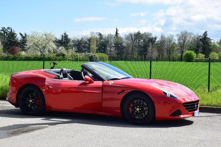 Test Drive in Maranello Ferrari California T 560cv - Photo 1 of 20