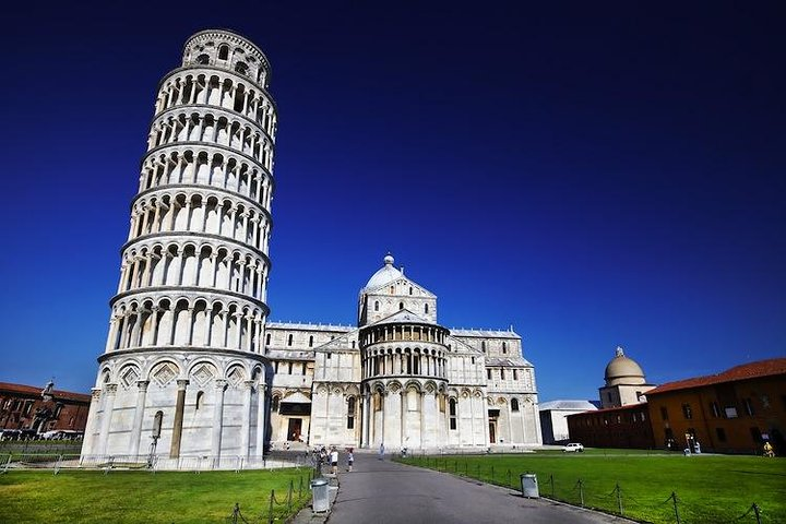 Leaning tower square- Pisa