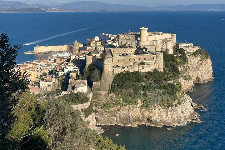 Tourist boat tour of the Gaeta peninsula - Photo 1 of 8