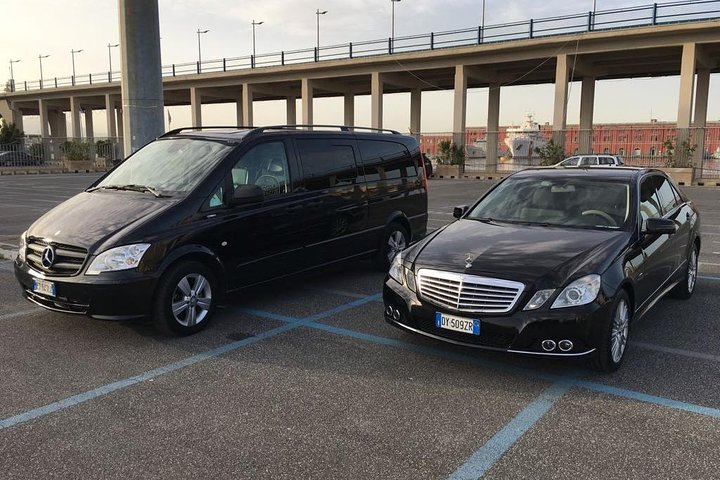 MERCEDES MINIVAN AND CAR