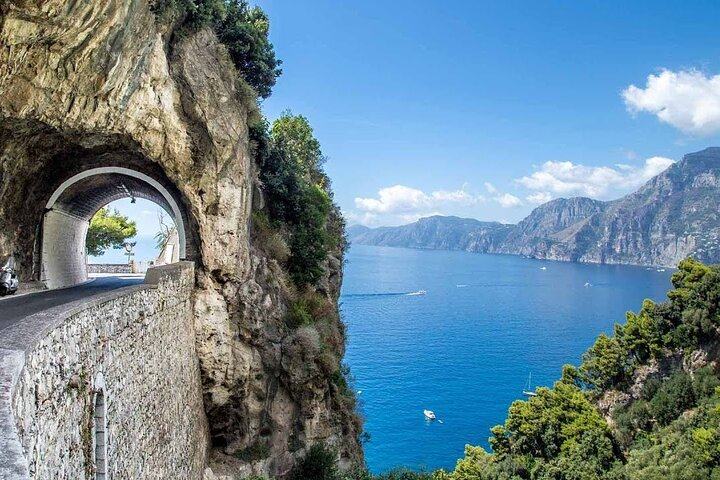 Transfers from Naples to Sorrento Positano Amalfi Ravello Maiori - Photo 1 of 15