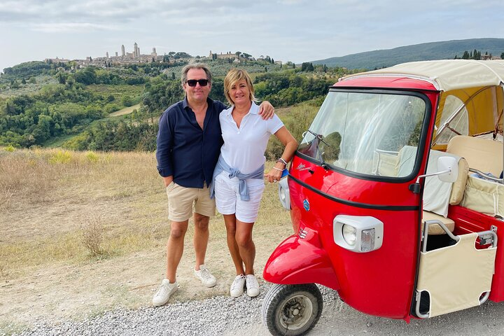 Tuk Tuk & Wine Experience in Tuscany for 2 from Florence - Photo 1 of 25