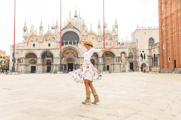 Venice: Photoshoot at Piazza San Marco - Photo 1 of 8