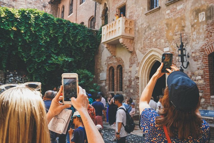 Verona Highlights Walking Tour in Small-group - Photo 1 of 17