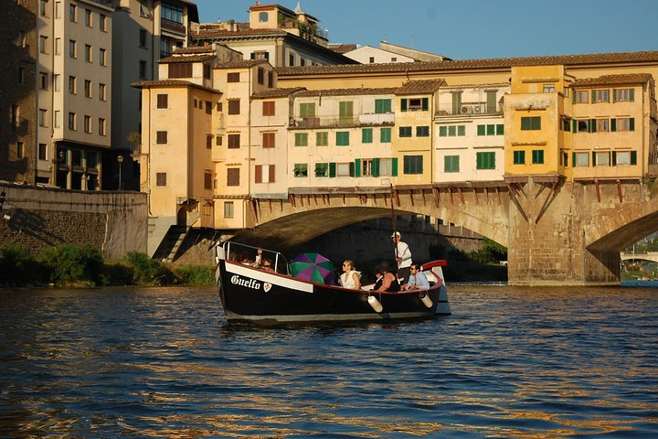 A private cruise along Arno at sunset