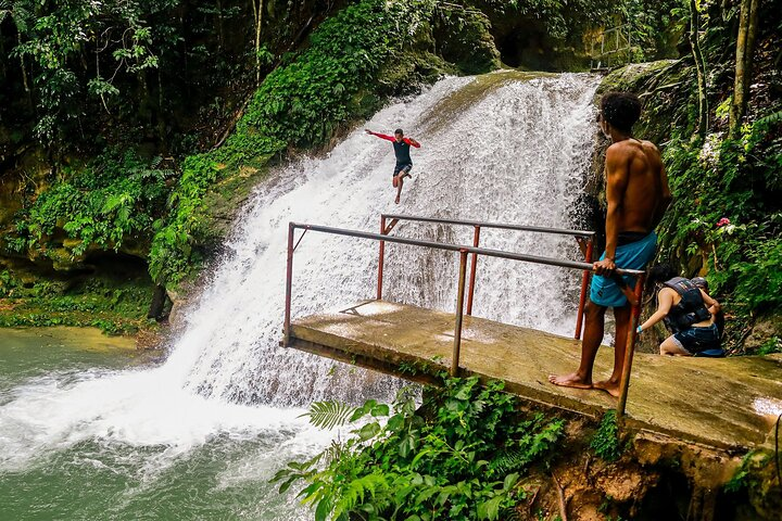 Blue Hole (Cliff jumping)