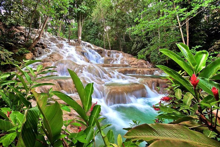 Dunn's river falls, shopping and lunch - Photo 1 of 5