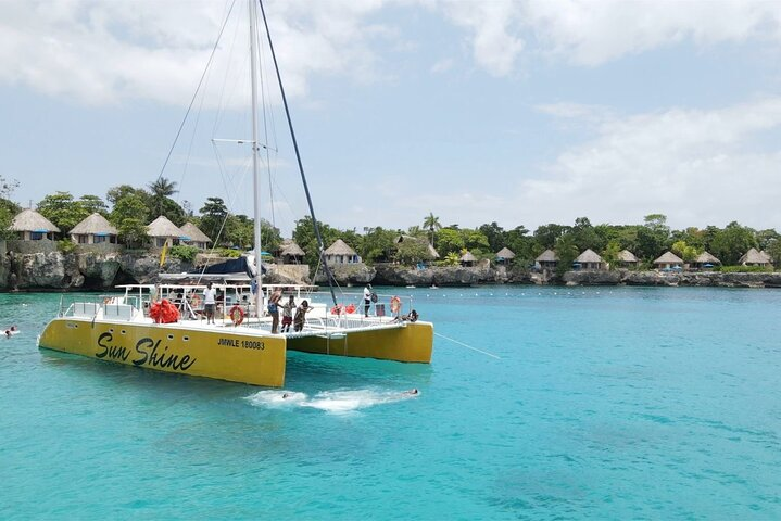 Negril PRIVATE CHARTER Catamaran (rate for 25 persons) - Photo 1 of 23