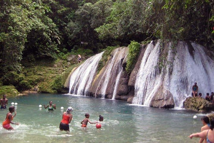 Reach Falls - El Sol Vida