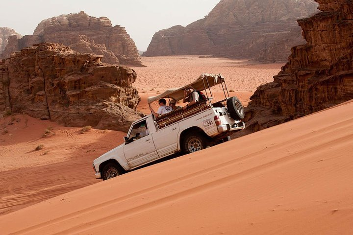 Explore the treasures of wadi Rum