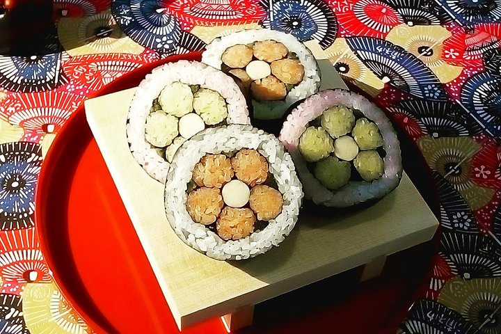 pretty flower sushi !