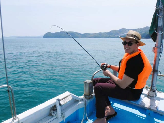 come-empty-handed-boat-fishing-experience-w-a-fisherman-english-guide-toba-mie_1