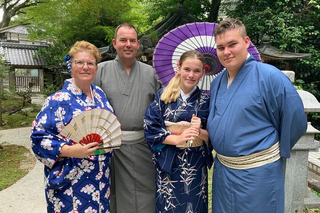 cultural-activity-in-miyajima-kimono-tea-ceremony-calligraohy-and-amulet_1