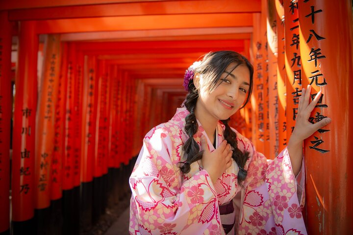 Guided Photoshoot of Fushimi Inari Shrine and Secret Bamboo Grove - Photo 1 of 25