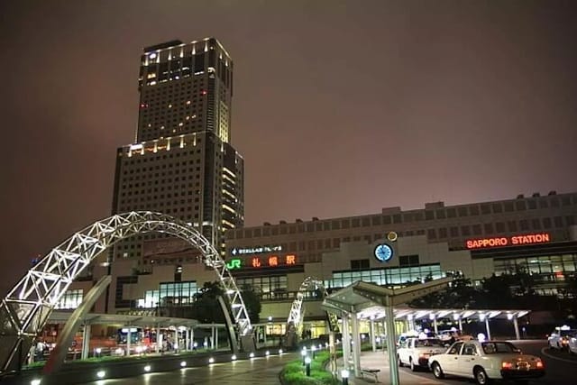 Hokkaido Day Tour from Sapporo: Asahiyama Zoo, Blue Pond Japan