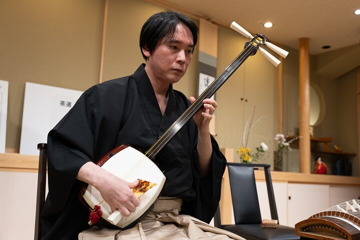 Japanese traditional music show created by Shamisen - Photo 1 of 11