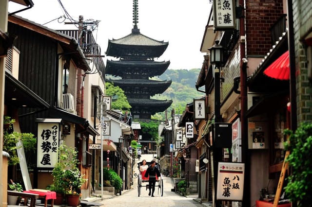 kyoto-higashiyama-rickshaw-tour-hokan-ji-temple-yasaka-shrine-japan_1