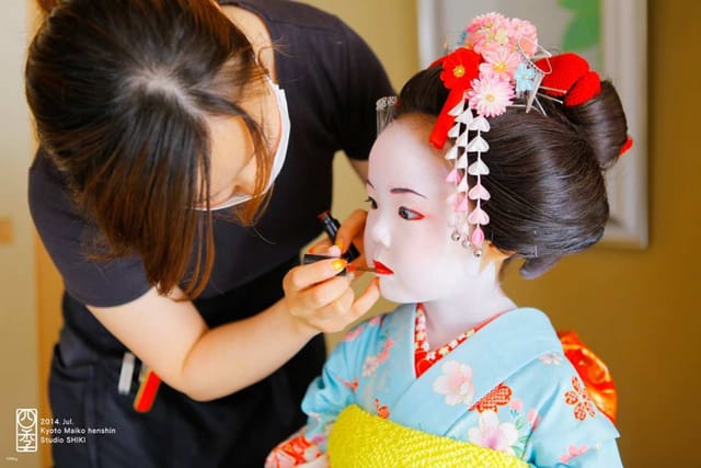 Kyoto Maiko Makeover Experience for Children & Salon Photography at Maiko-henshin Studio Shiki near Kiyomizu-dera Temple｜Japan - Photo 1 of 5