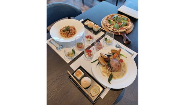 Luxurious choice plan with a pair of ropeway round trip tickets + 3 main dishes to choose from *Cannot be used on the day of purchase - Photo 1 of 5