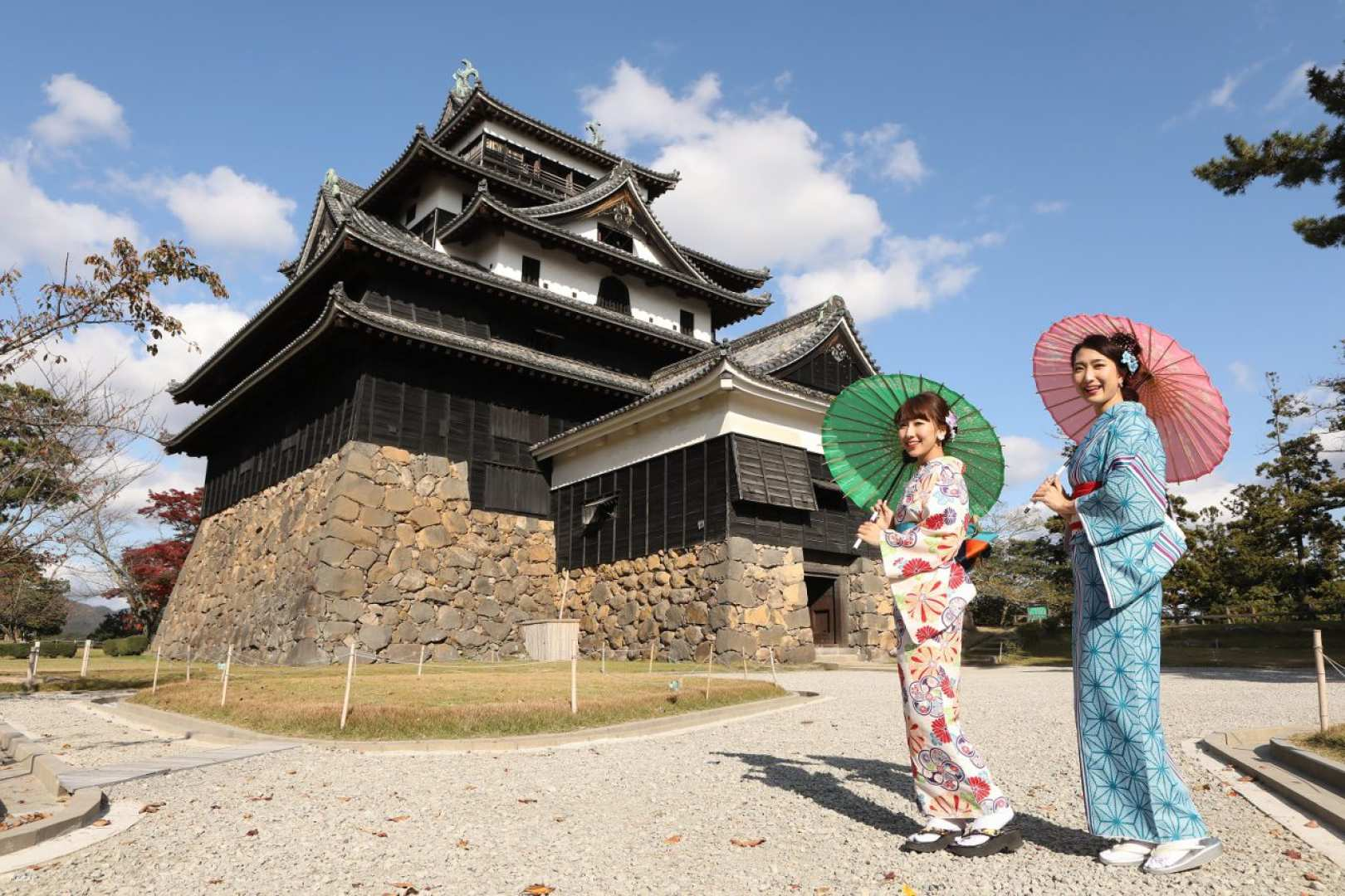 Matsue Castle Trip with Kimono, Hakama, and Yukata Rentals in Horikawa Komachi (Complete with Hair Sets and Japanese Accessories) | Shimane - Photo 1 of 10