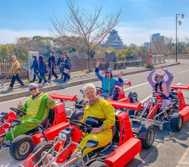 (Pengalaman Unggulan Osaka) Go Kart di kehidupan nyata - Photo 1 of 5