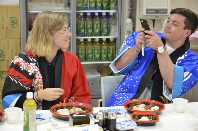 (Osaka) Sushi making experience at Daiki Suisan - Photo 1 of 8