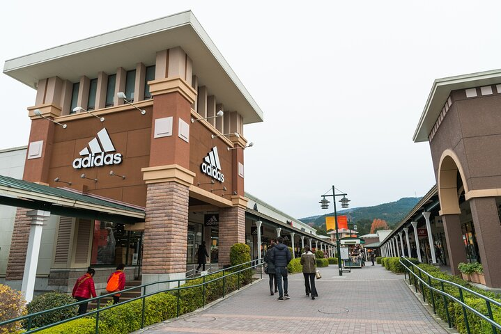 Private Shopping Tour from Yokohama to Gotemba Premium Outlets - Photo 1 of 7