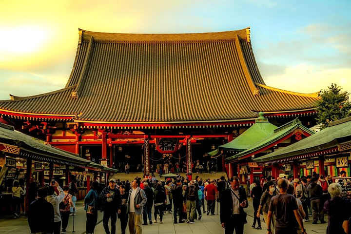 The main hall of Sensoji Temple