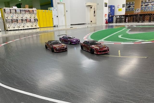 Radio-controlled car drift experience - Photo 1 of 5