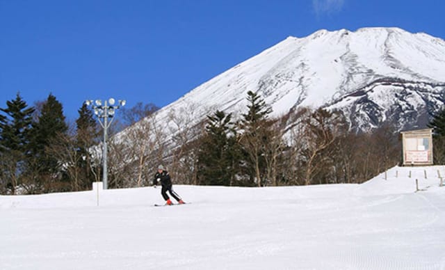 [Skiing Experience at the Foot of Mt. Fuji] Fujiyama Snow Resort Yeti One-Day Tour｜Departure From Tokyo - Photo 1 of 6