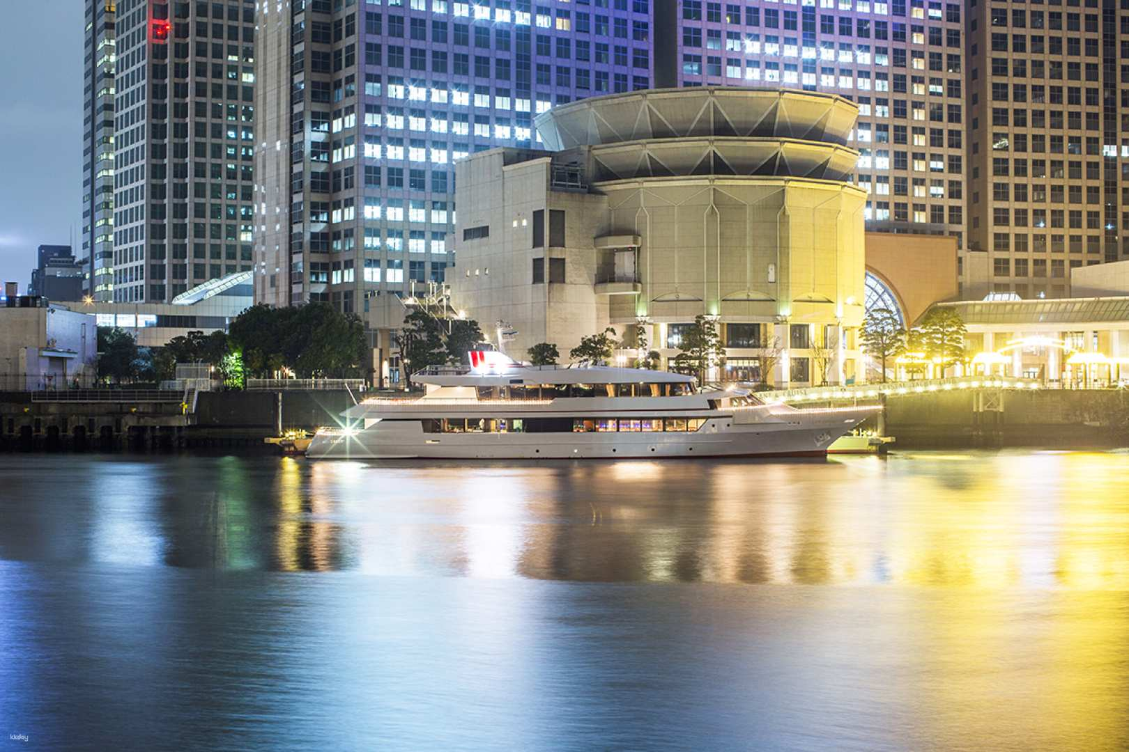 THE CRUISE CLUB TOKYO | Night cruise with Gourmet Dinner | 2-min walk from Tennōzu Isle station - Photo 1 of 3