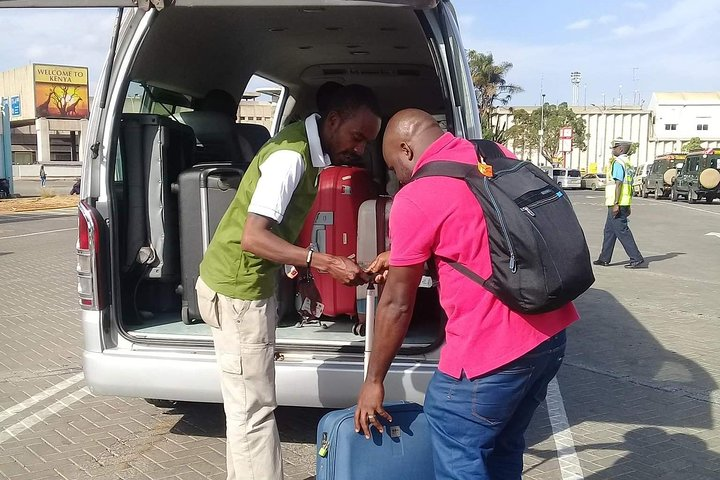 Scenery Adventures driver receiving guests from Angola at the Airport.