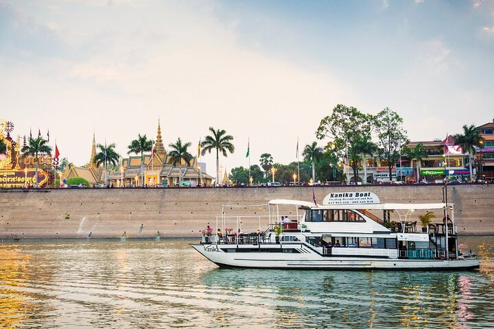 Dinner Cruise 1h45 on the Mekong including 4 courses - Photo 1 of 8