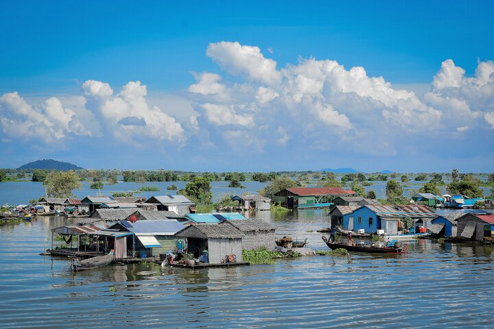 Floating village 