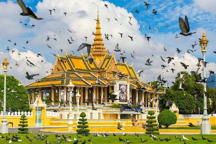 Discover Phnom Penh City and learn more the history from our expert tour guide