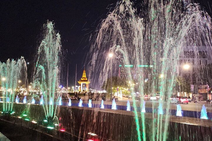 Phnom Penh Highlights in the Evening  - Photo 1 of 16