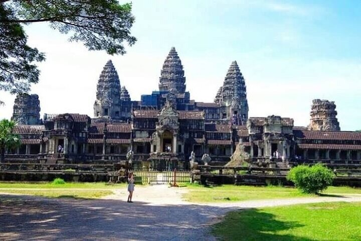 Private car charter in Siem Reap to see Banteay Srei temple + Kbal Spean - Photo 1 of 9