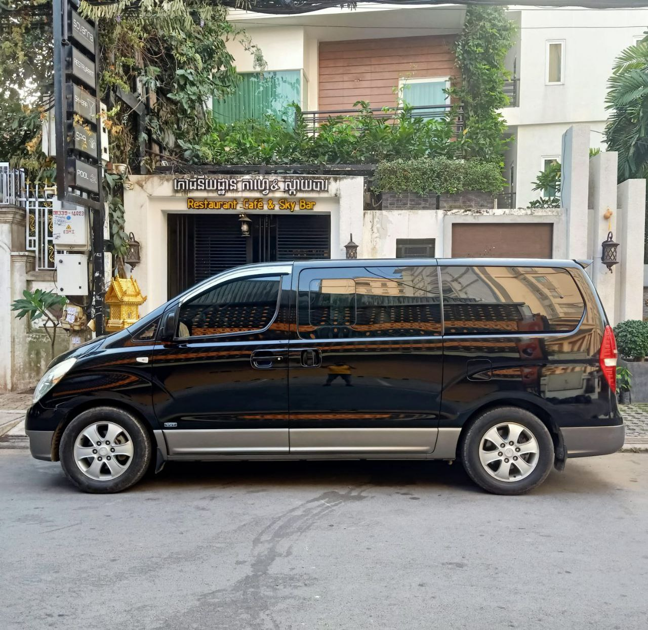 PRIVATE SIEM REAP AIRPORT PICK UP AND TRANSFER - Photo 1 of 10